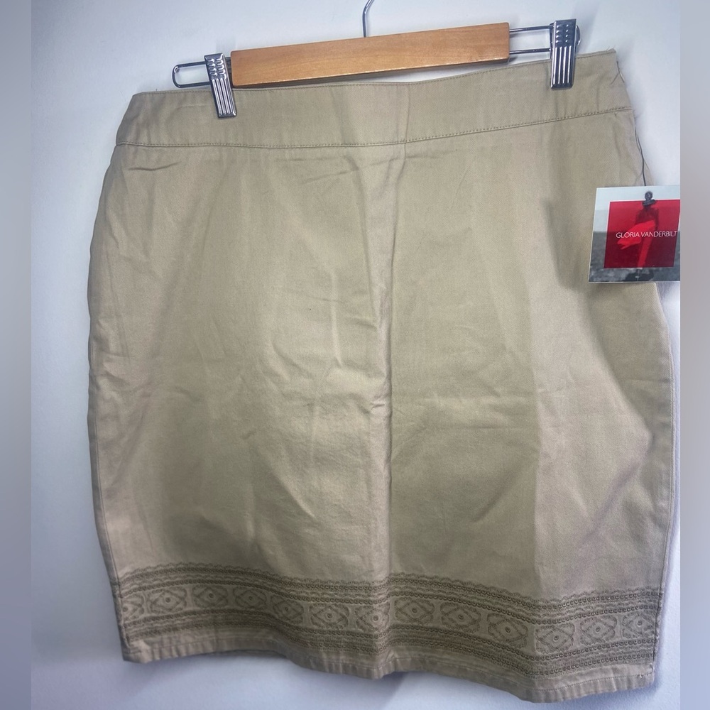 Gloria Vanderbilt Tan Skirt